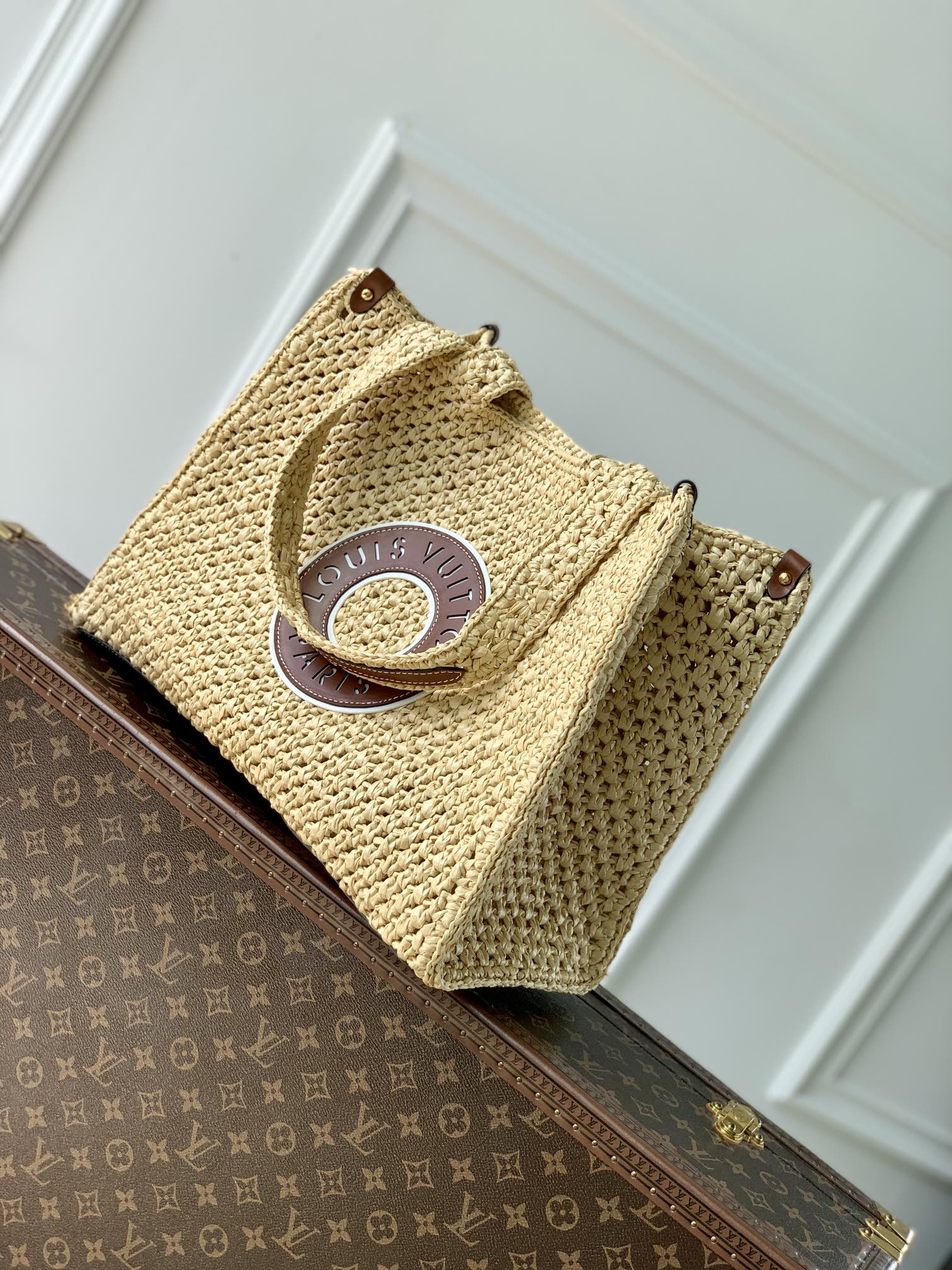 l0*is V*t0n onthego handbag-37.5 x 30 x 17cm