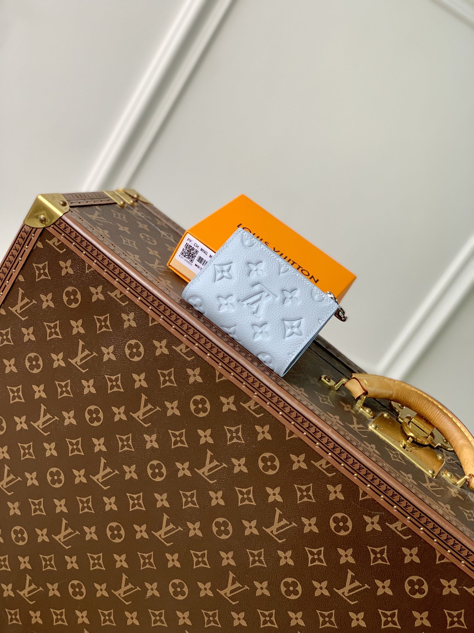 l0*is V*t0n wallet-9 x 11.5 x 1.5cm