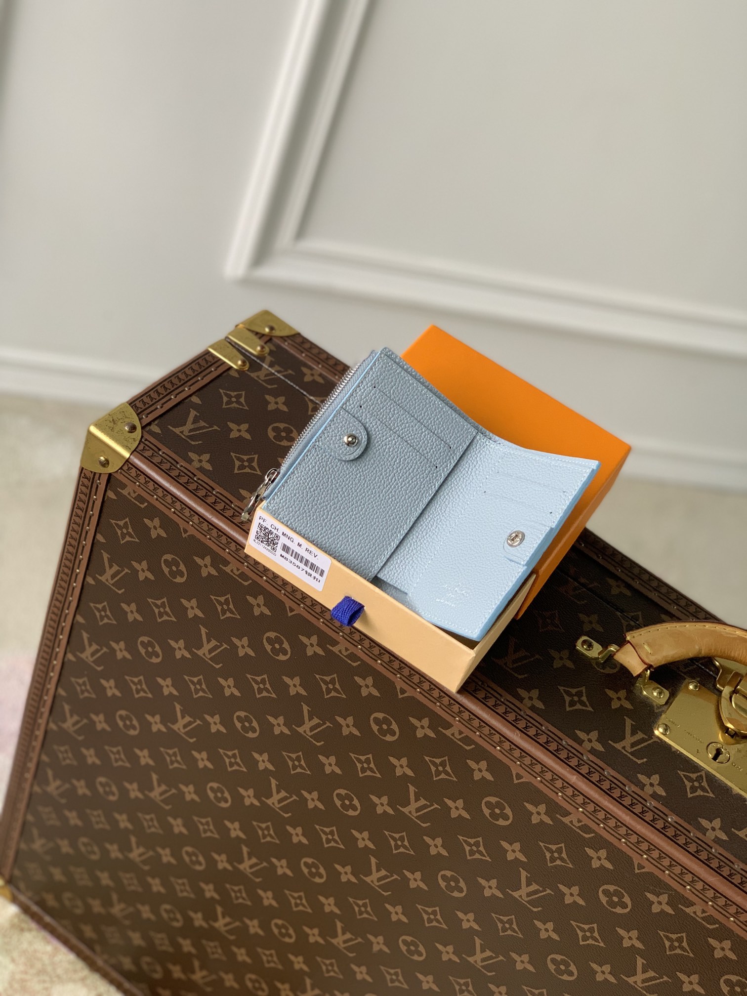 l0*is V*t0n wallet-9 x 11.5 x 1.5cm