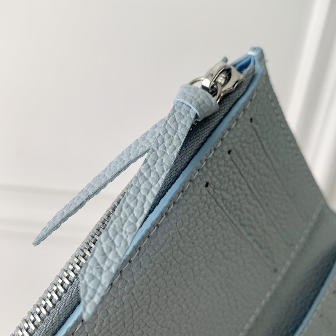 l0*is V*t0n wallet-9 x 11.5 x 1.5cm
