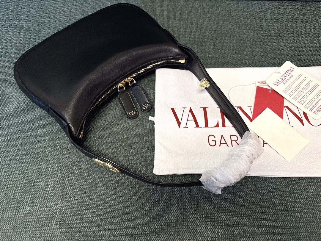 Va1e*ntin0 hobo bag-24x30x3cm