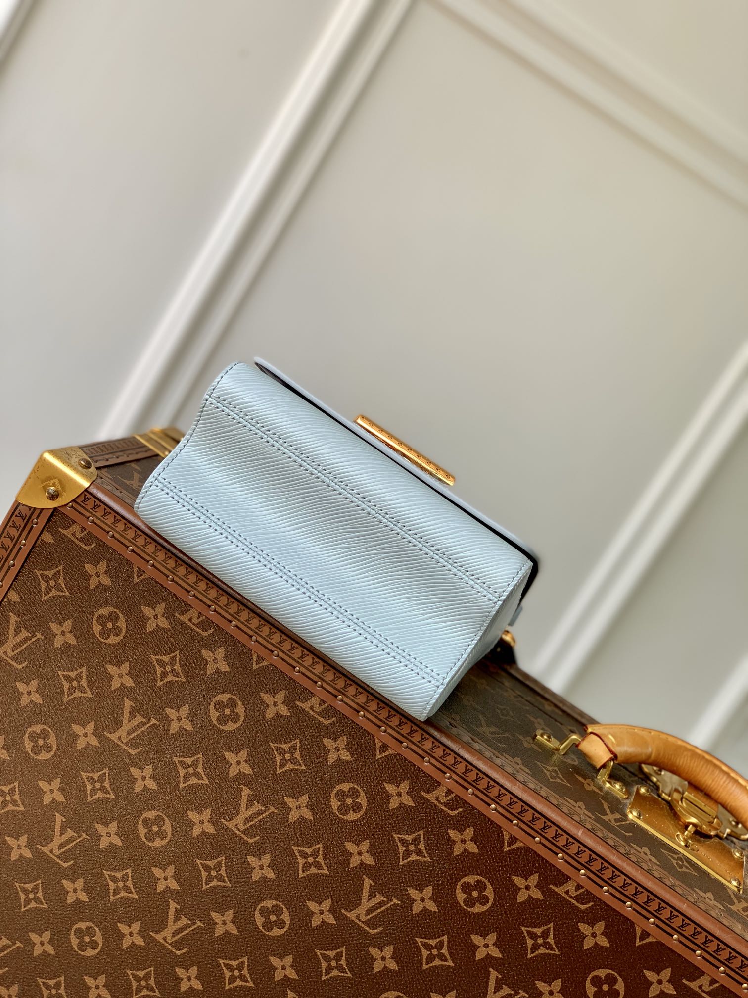 l0*is V*t0n twist pm lv bloom bag-19x 15x 9cm