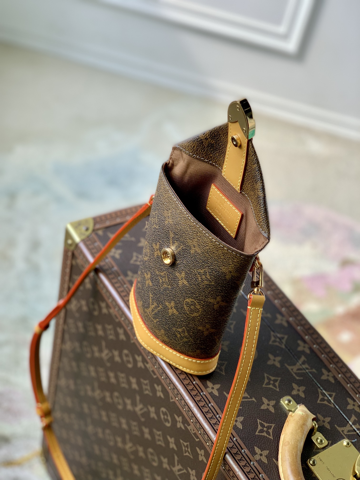 l0*is V*t0n envelope pouch-18*18.5*12.5cm
