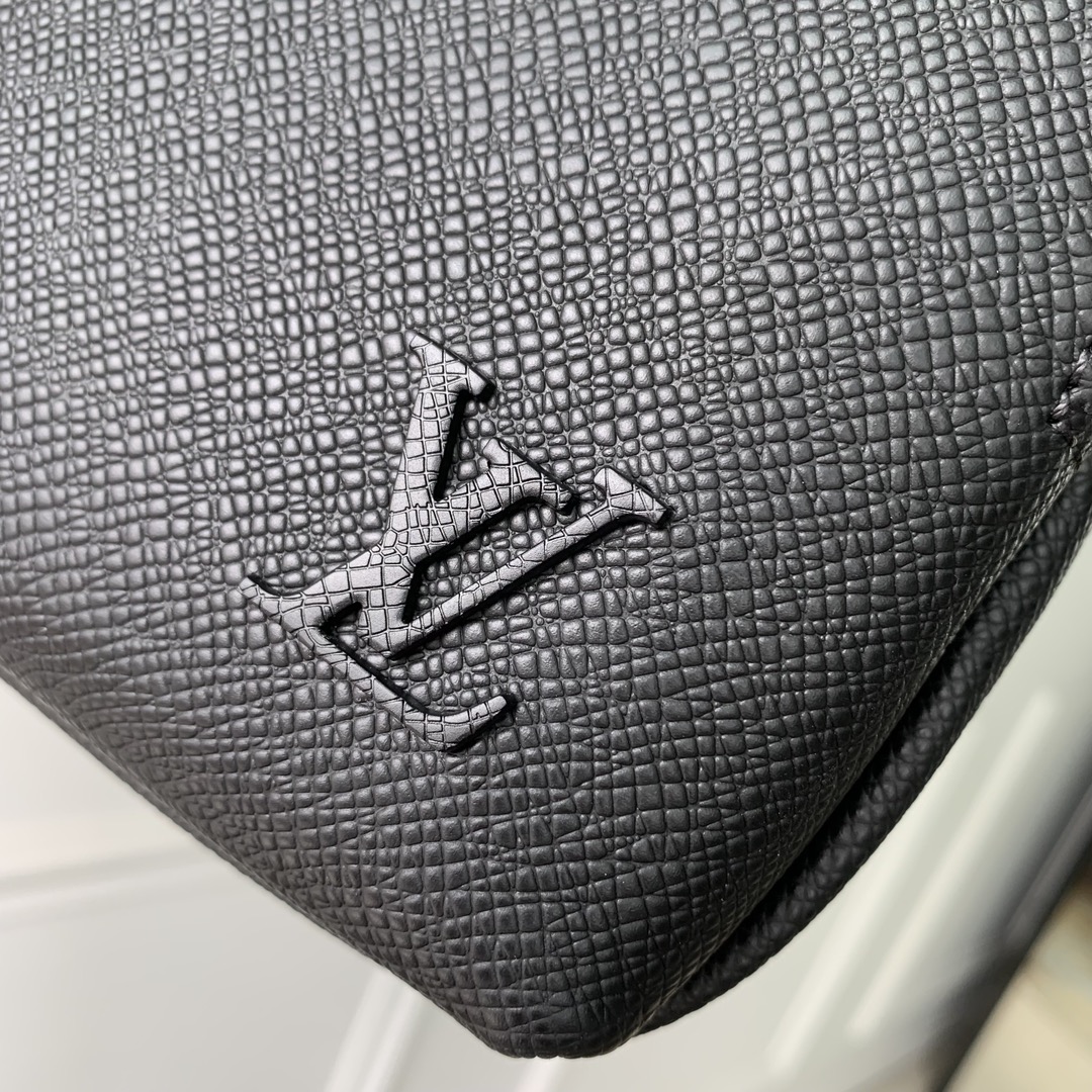 l0*is V*t0n avenue bag-22.5 x 15.5 x 7.5cm