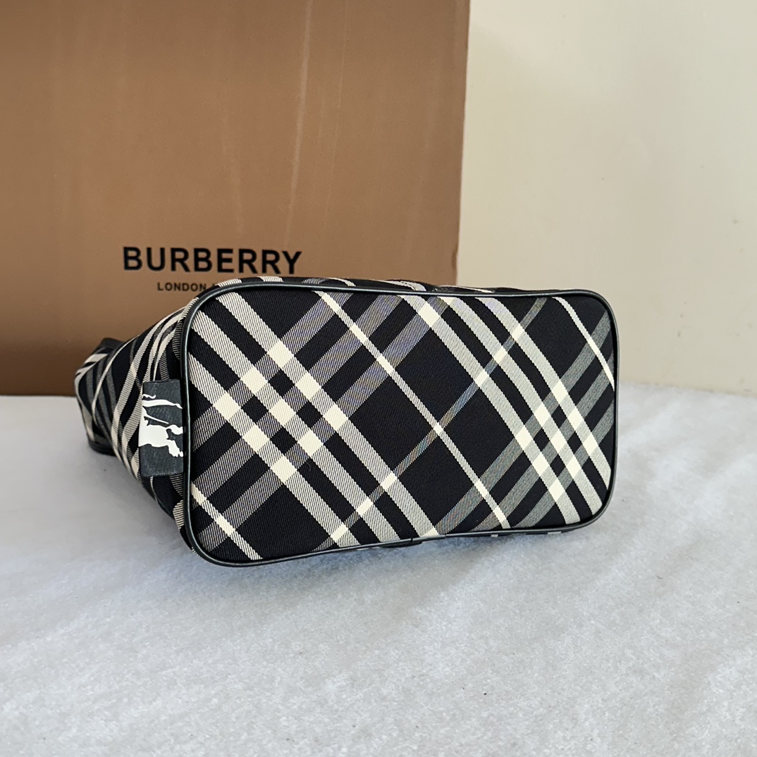 B**rry check shoulder bag-26.5 x 13.5 x 46.5cm