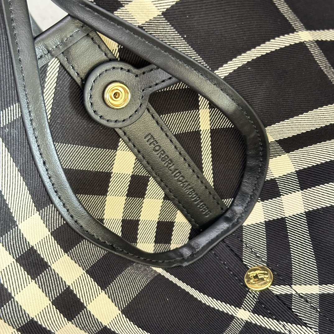 B**rry check shoulder bag-26.5 x 13.5 x 46.5cm