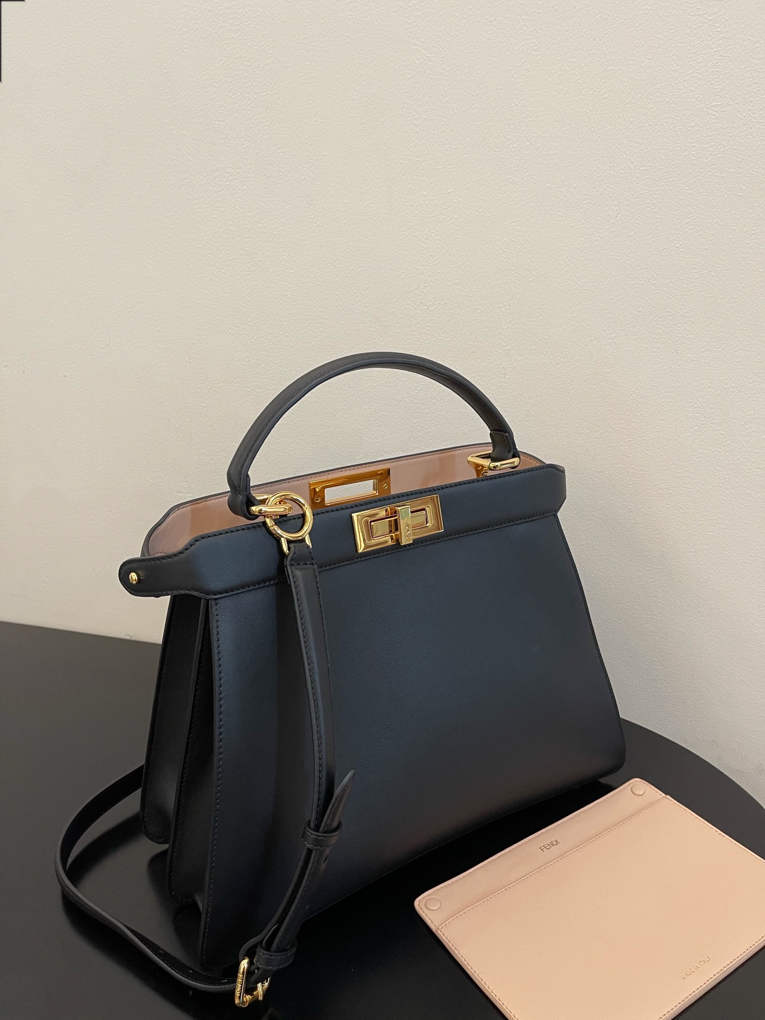 F**di peekaboo iseeu bag-33x25x13cm