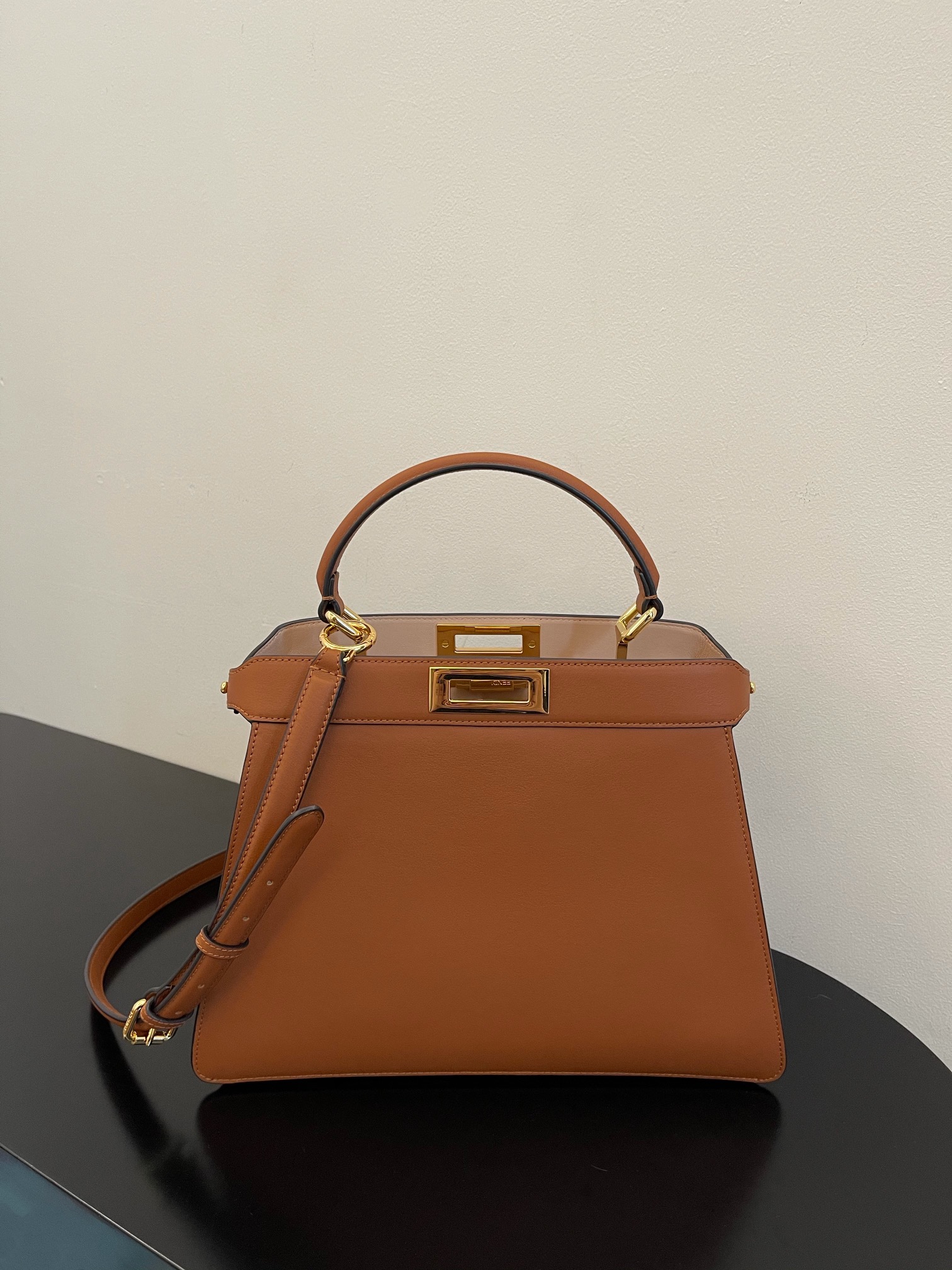 F**di peekaboo iseeu bag-33x25x13cm