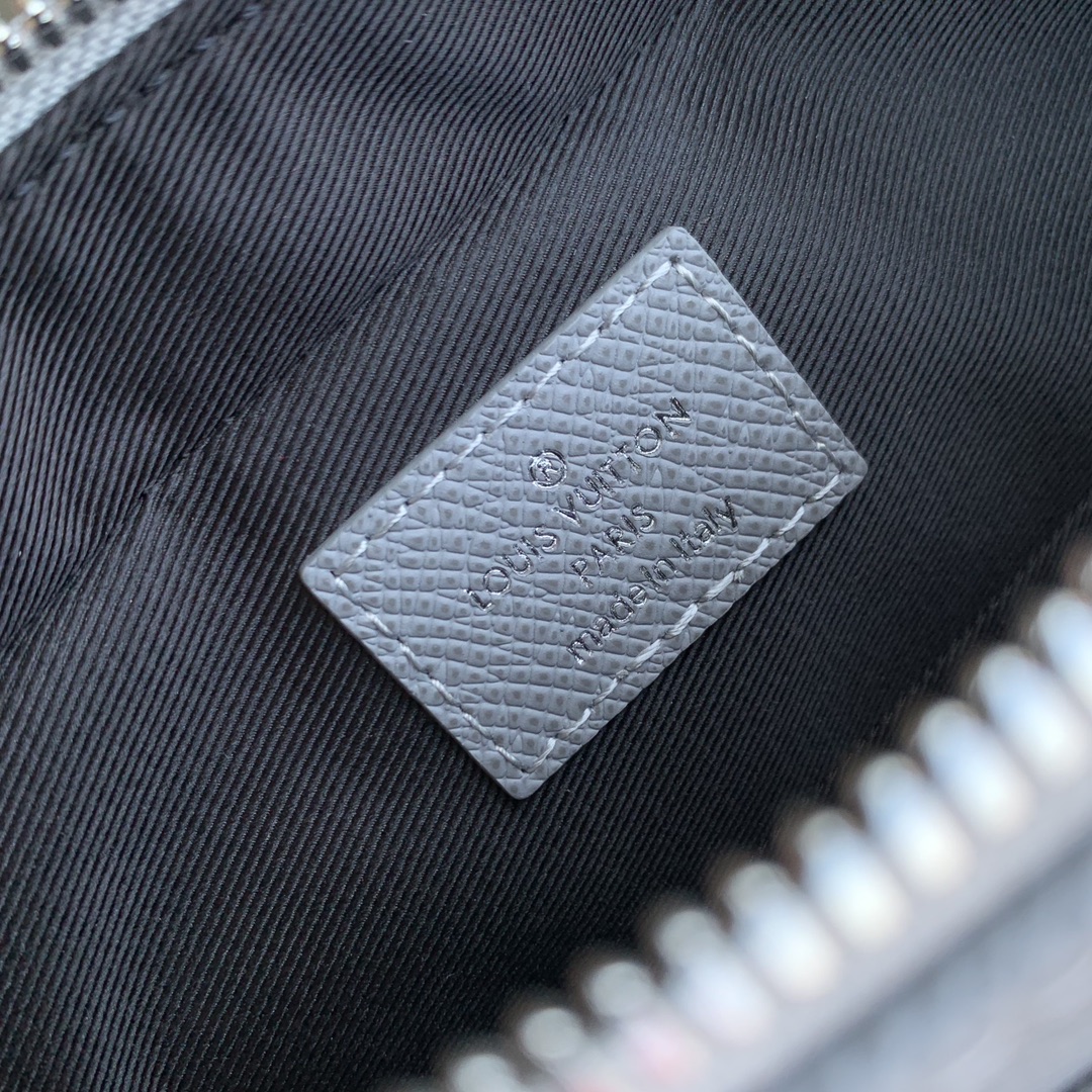 l0*is V*t0n avenue bag-22.5 x 15.5 x 7.5cm