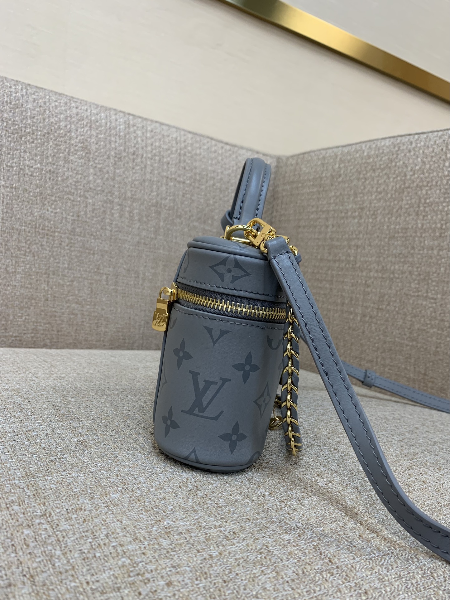 l0*is V*t0n vanity chain pouch-11.5x6.5x19cm