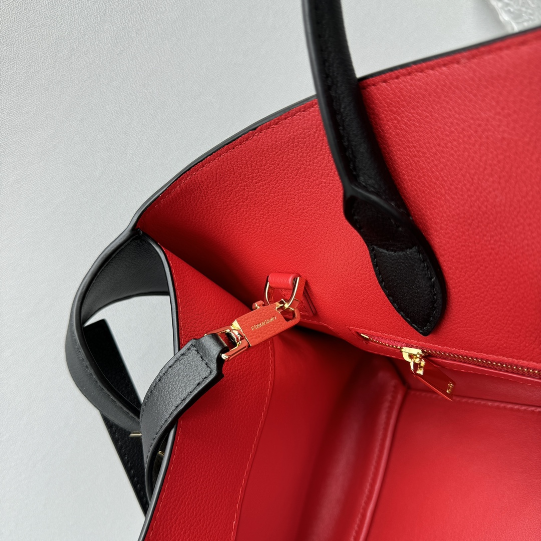 Ferragamo Top-handle Bag-32*22*14CM