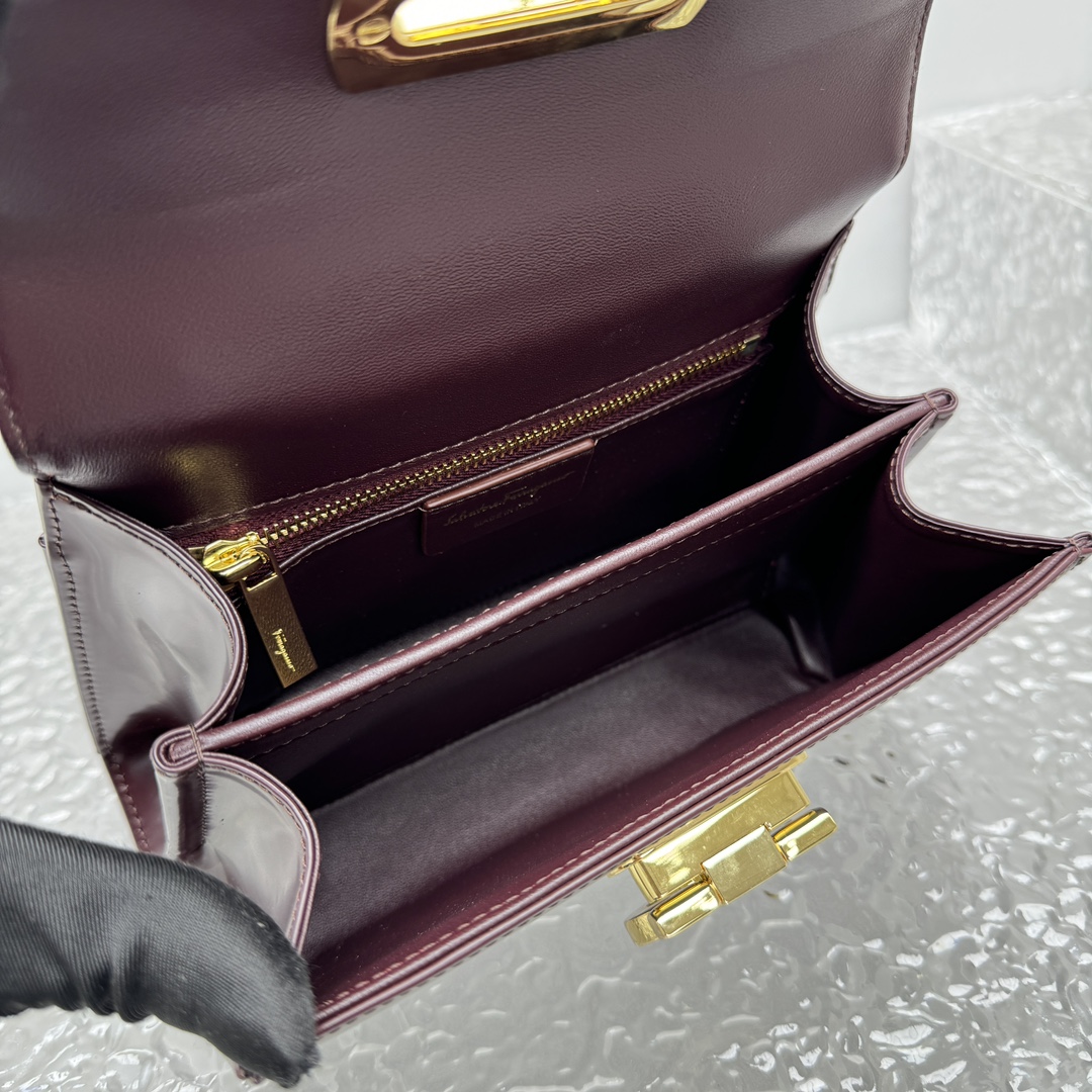 Ferragamo Top-handle Bag-21*13*8.5CM