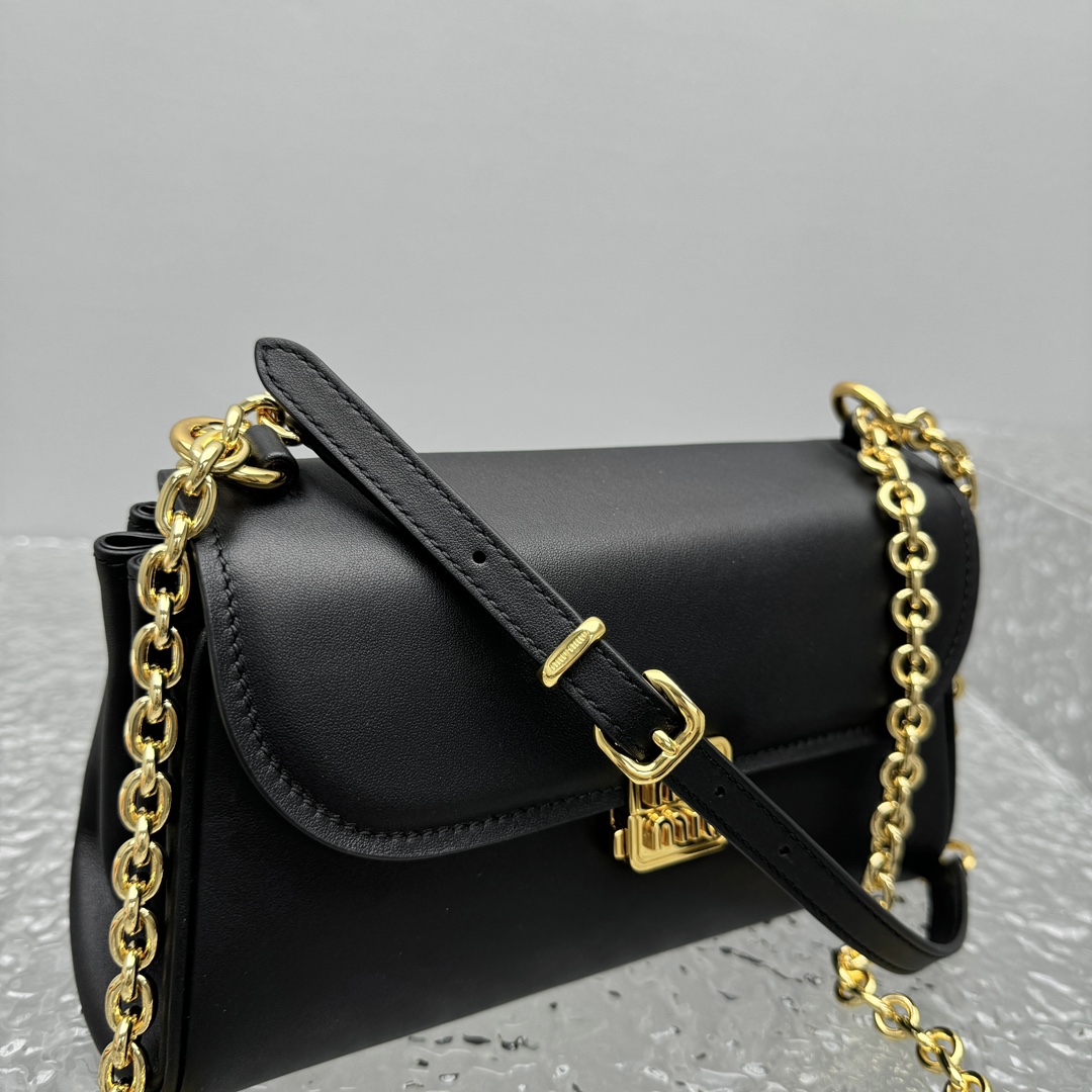 M*um*u leather shoulder bag -25*8*15cm