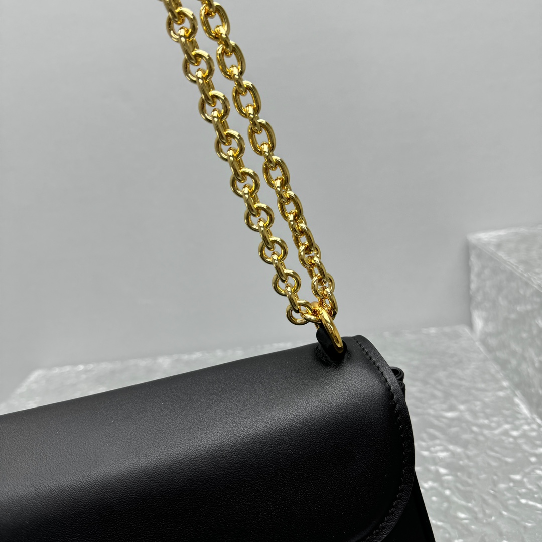 M*um*u leather shoulder bag -25*8*15cm
