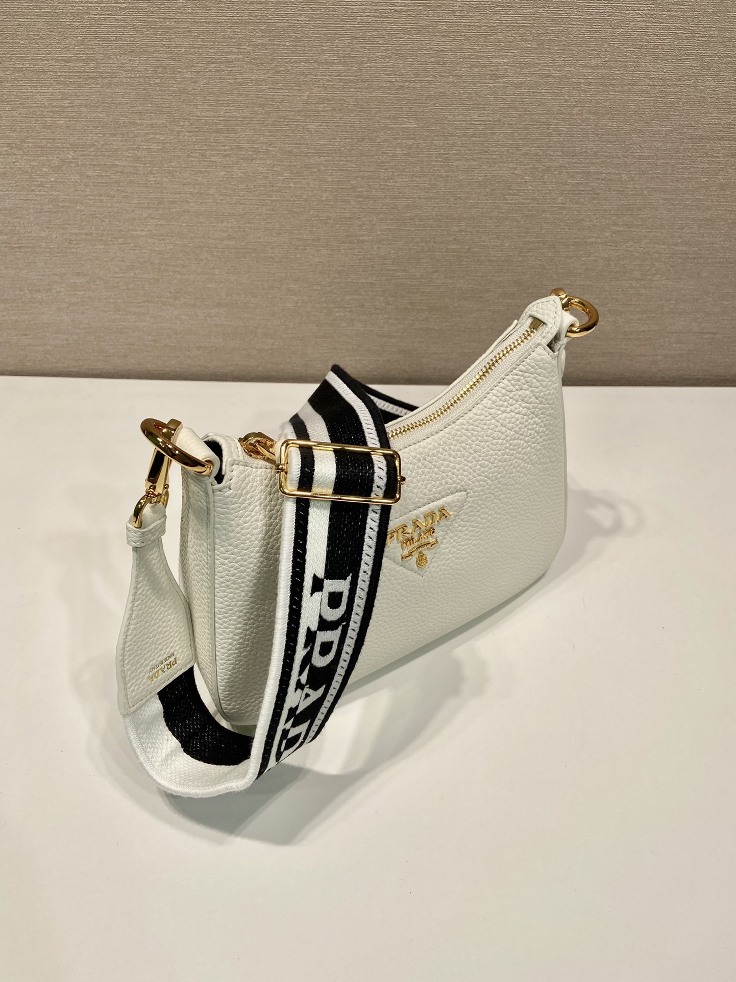 Pra*a leather shoulder bag-1bh193-24*18*6cm