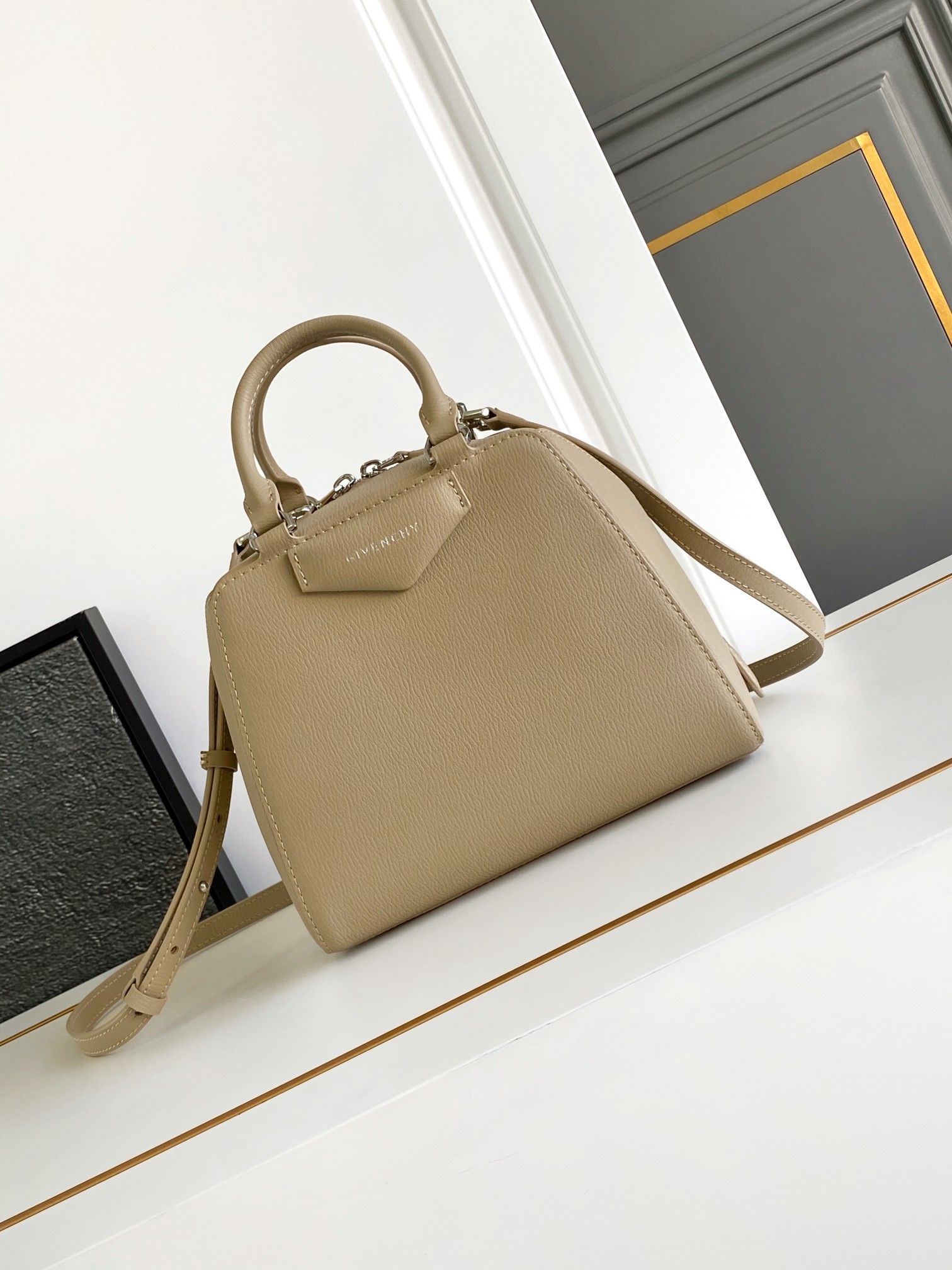 G1uenchy anyigona cube tote-13*19*22cm