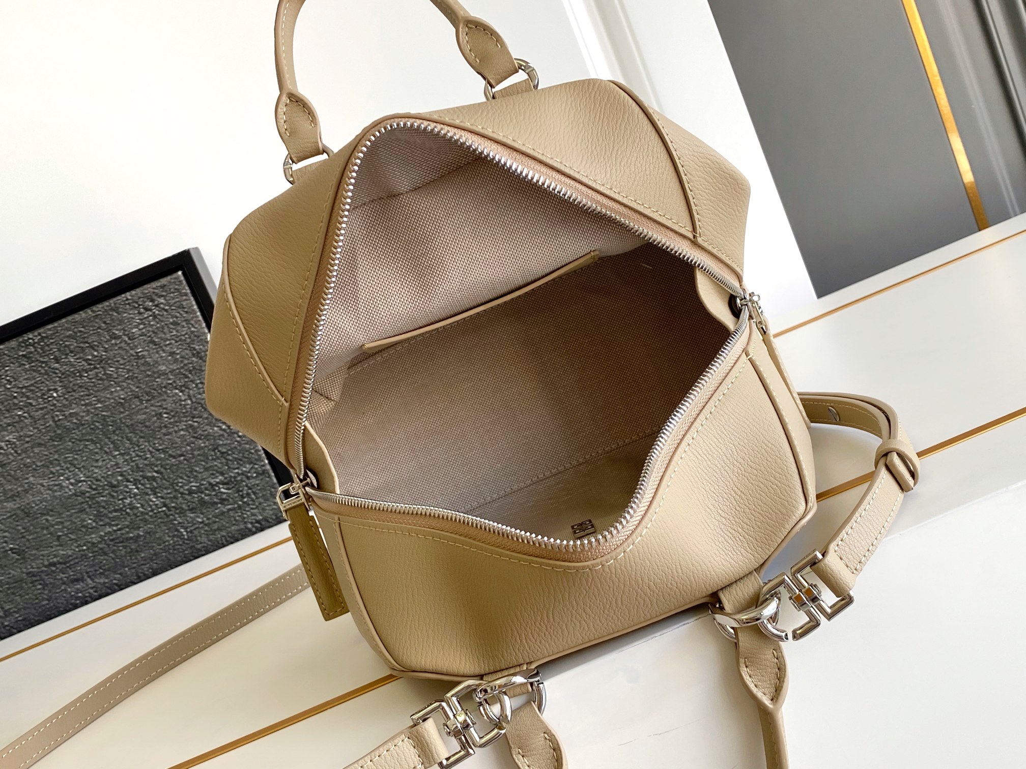 G1uenchy anyigona cube tote-13*19*22cm