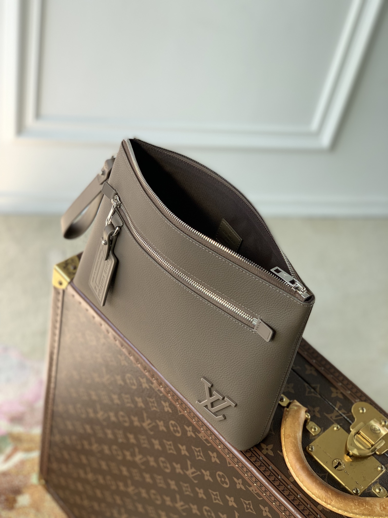 l0*is V*t0n takeoff pouch-m11485-30 x 22 x 5cm