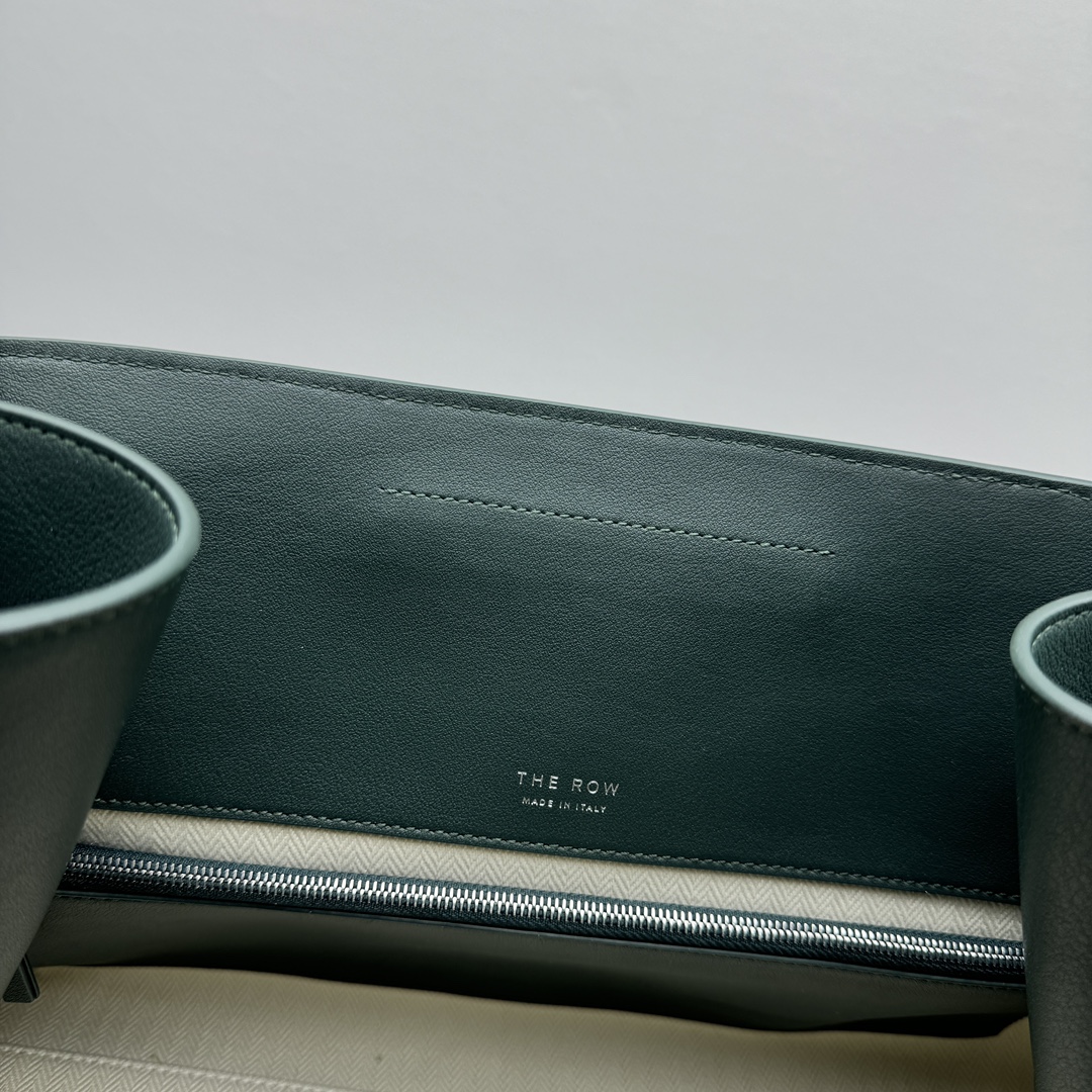 T*e R0w margaux eq clutch-43*20*24cm