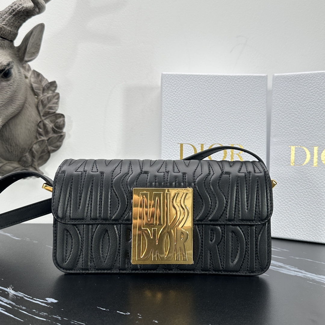 D*or miss D*or allover bag-22*11*6cm