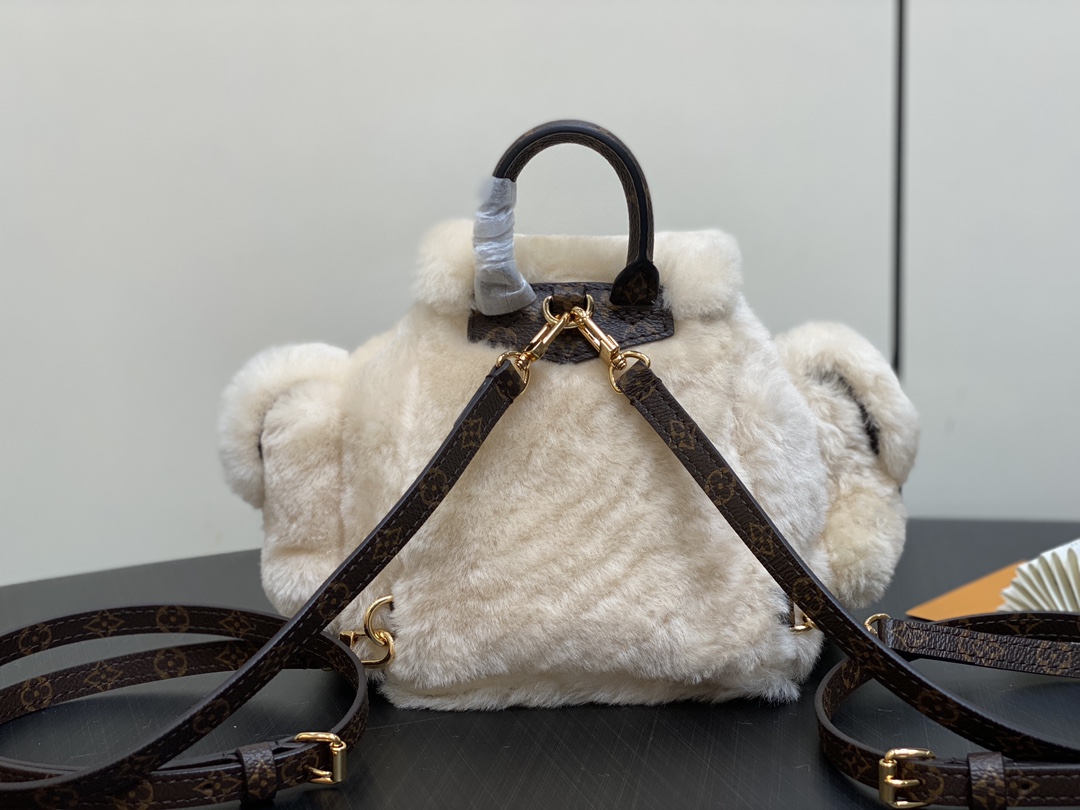 l0vis Vvtt0n ski nano teddy backpack m11919-16.5 x 13 x 25cm