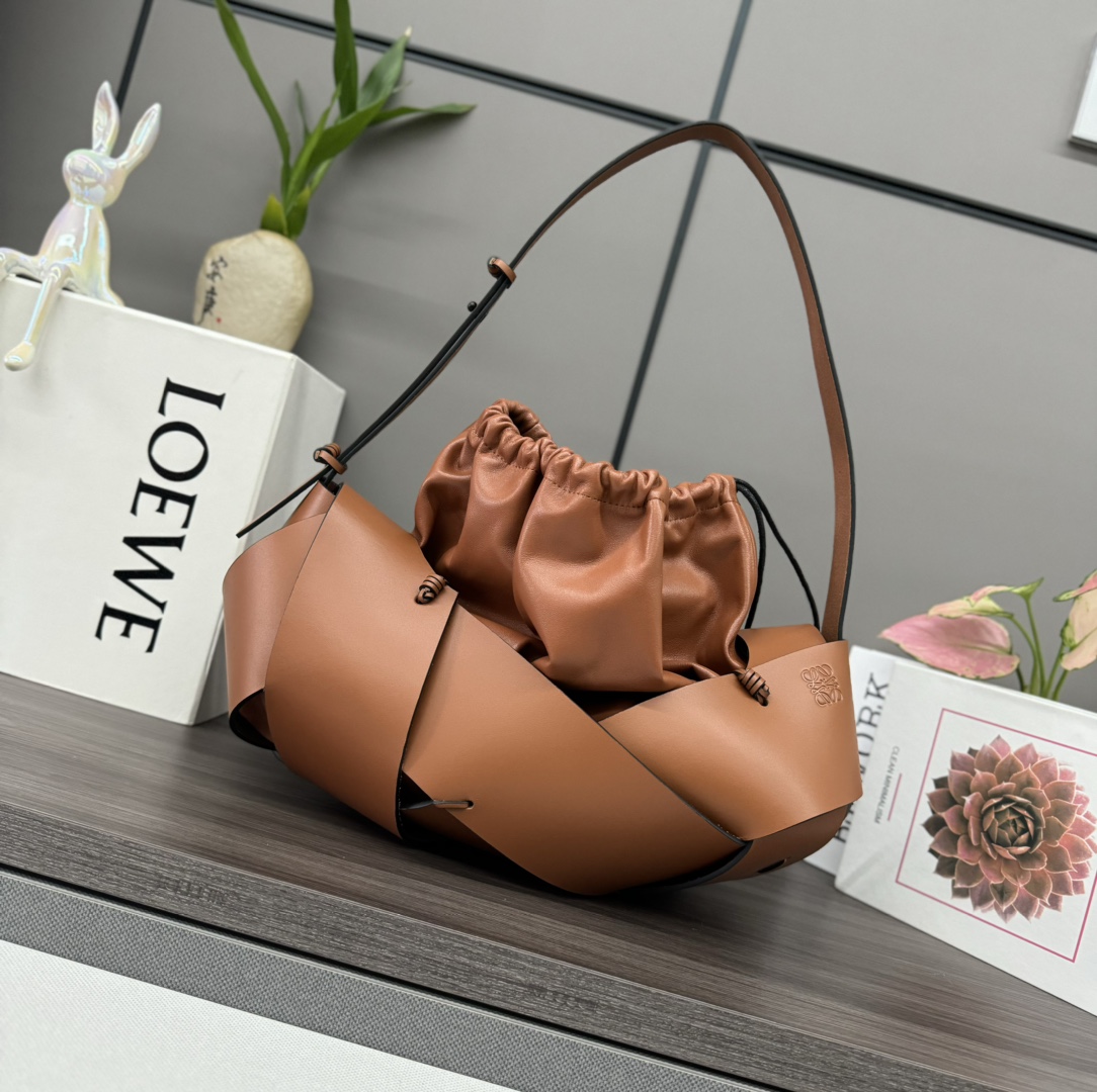 Lowee Debossed Textured Bag-38*18*17CＭ