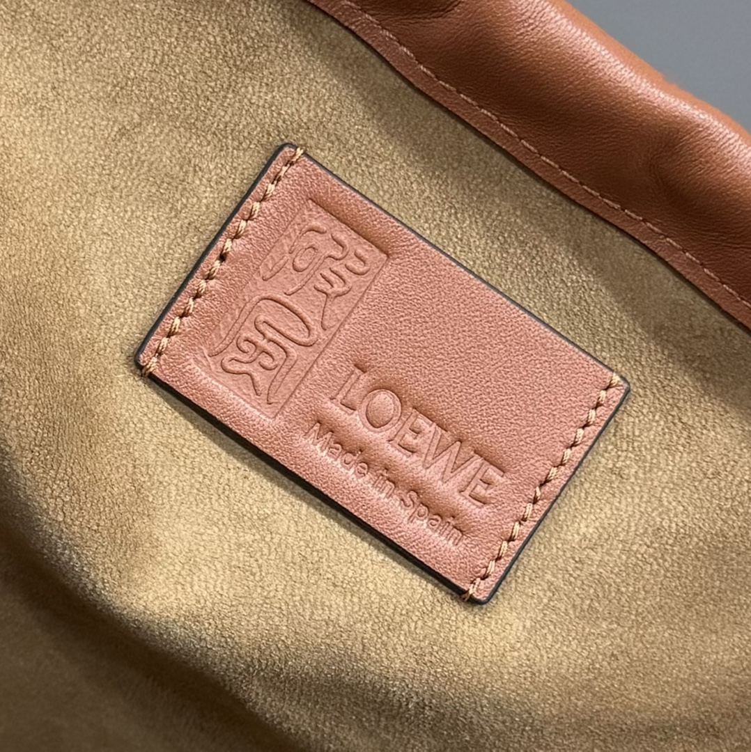 Lowee Debossed Textured Bag-38*18*17CＭ