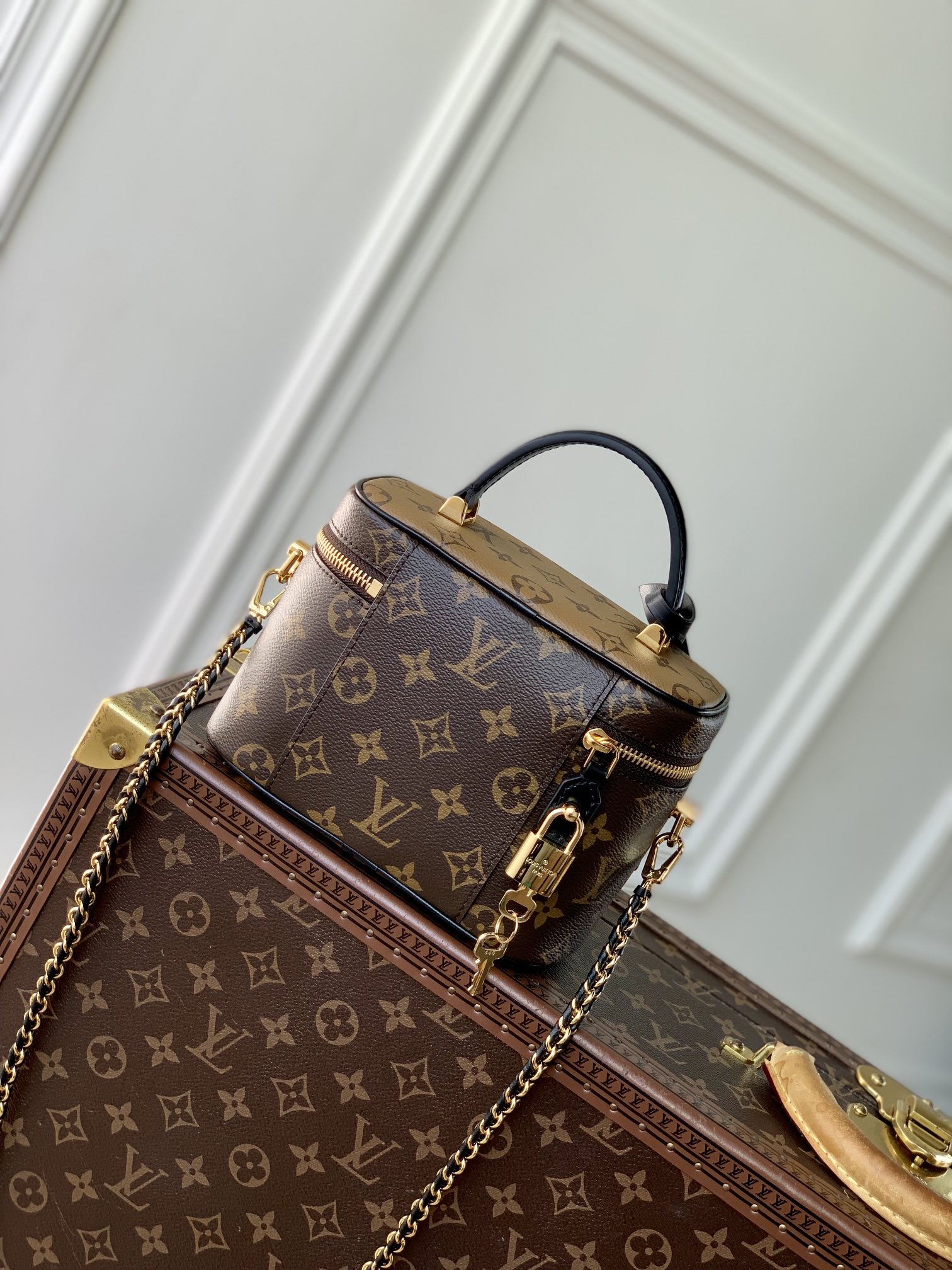l0vis Vvtt0n vanity chain pouch-11 x 13 x 19cm