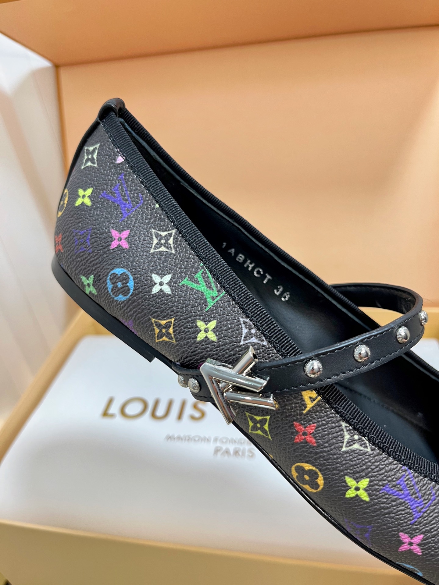 l0vis Vvtt0n romy flat ballerina takashi murakami black(women