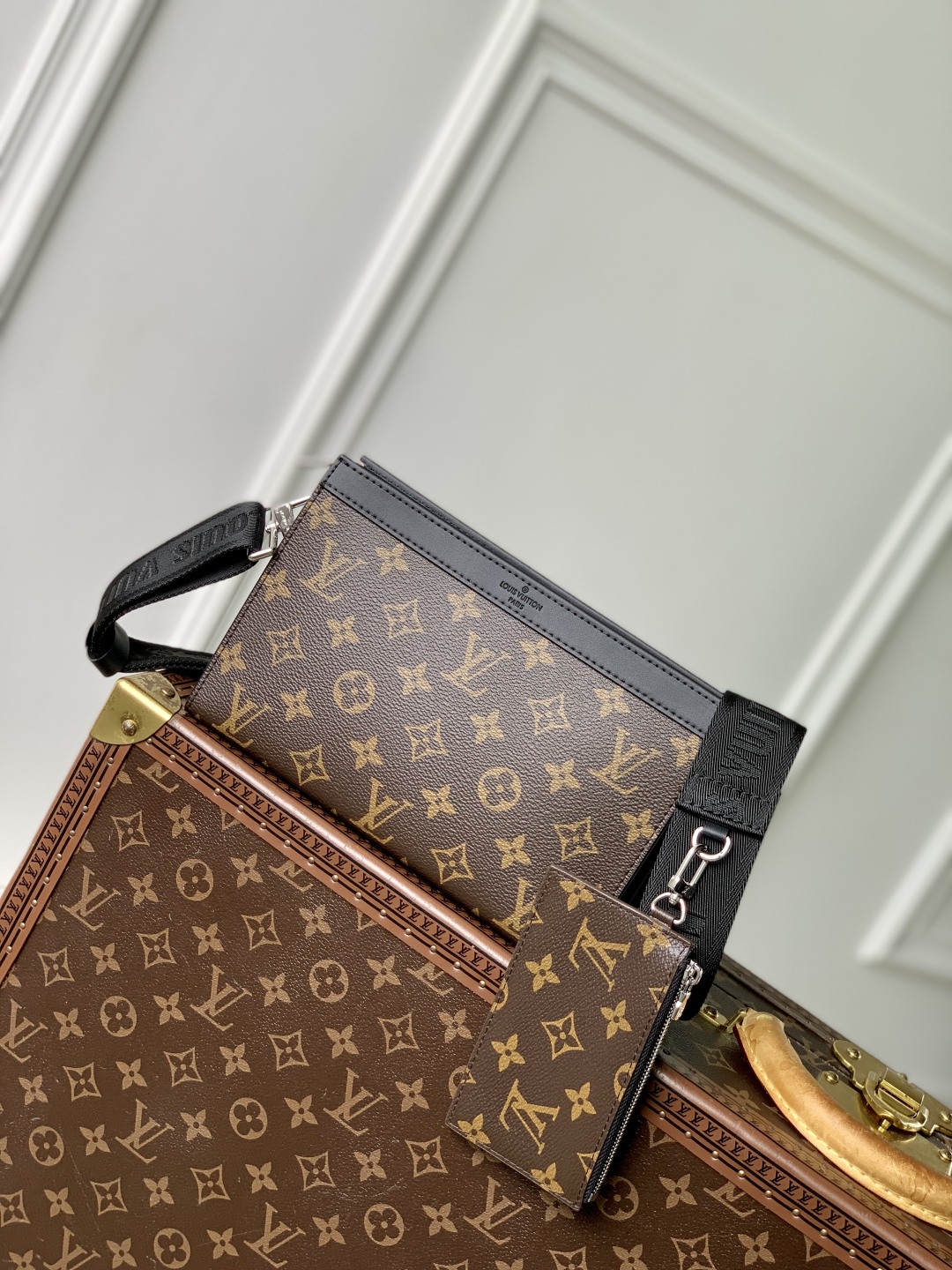 l0vis Vvtt0n alpha wearable bag-m81124 -18.5 x 11 x 6.5cm