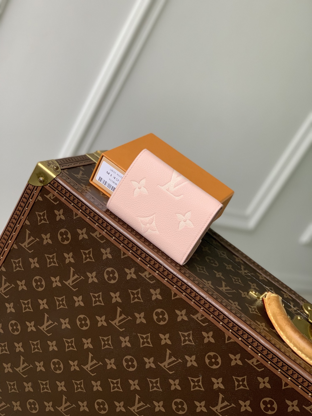 l0vis Vvtt0n victorine by the pool wallet-12 x 9.5 x 2.5cm