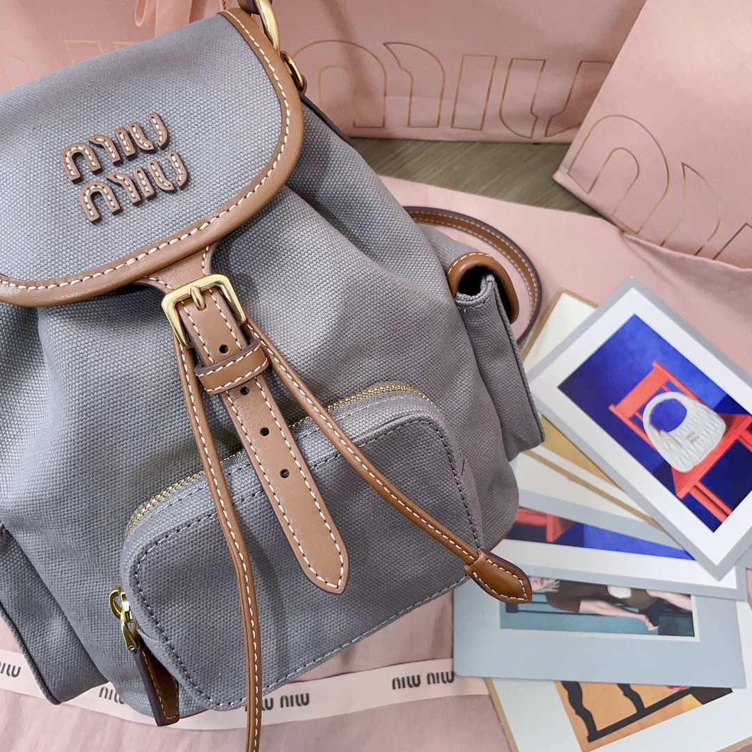 M1um1u backpack-22x18x11.5cm