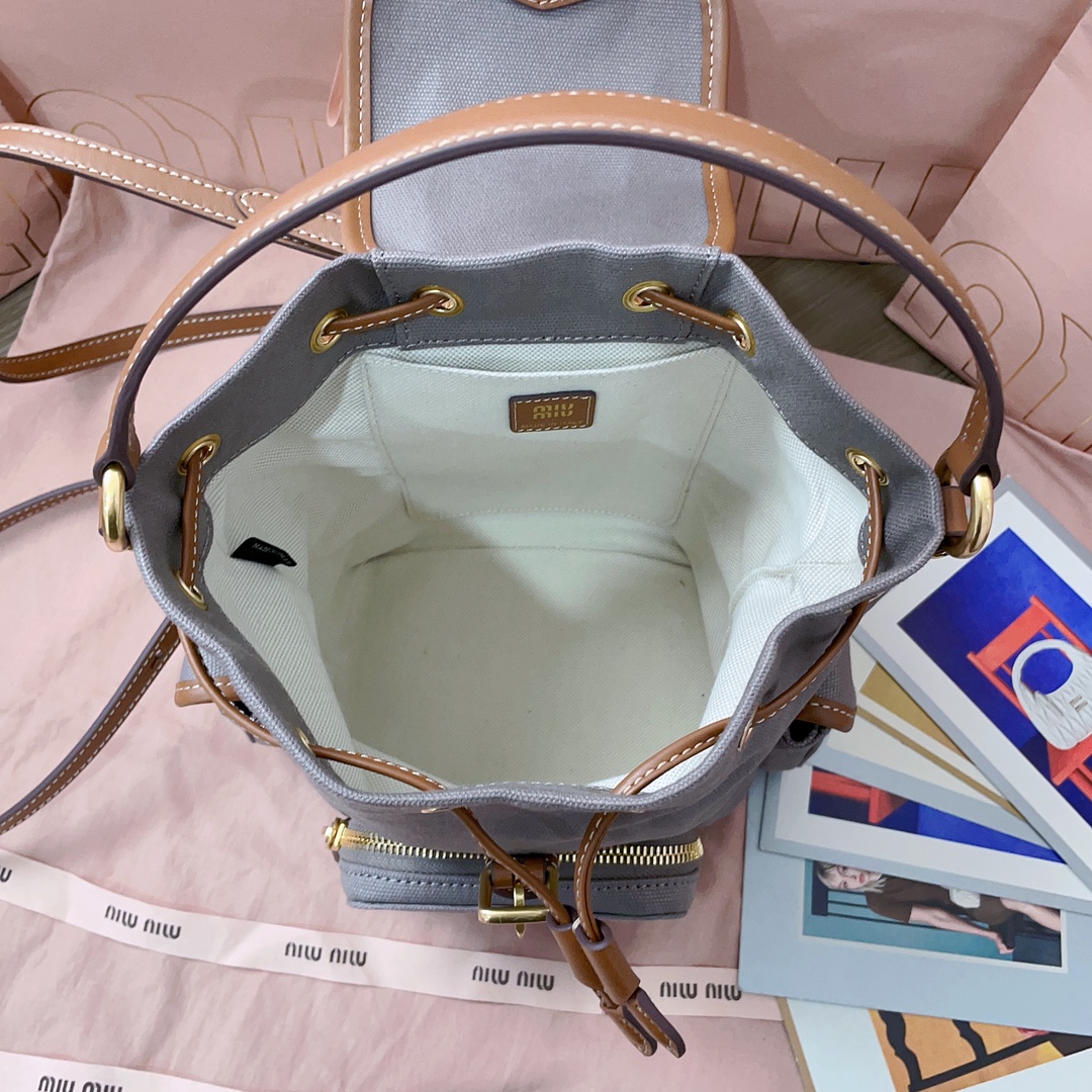 M1um1u backpack-22x18x11.5cm