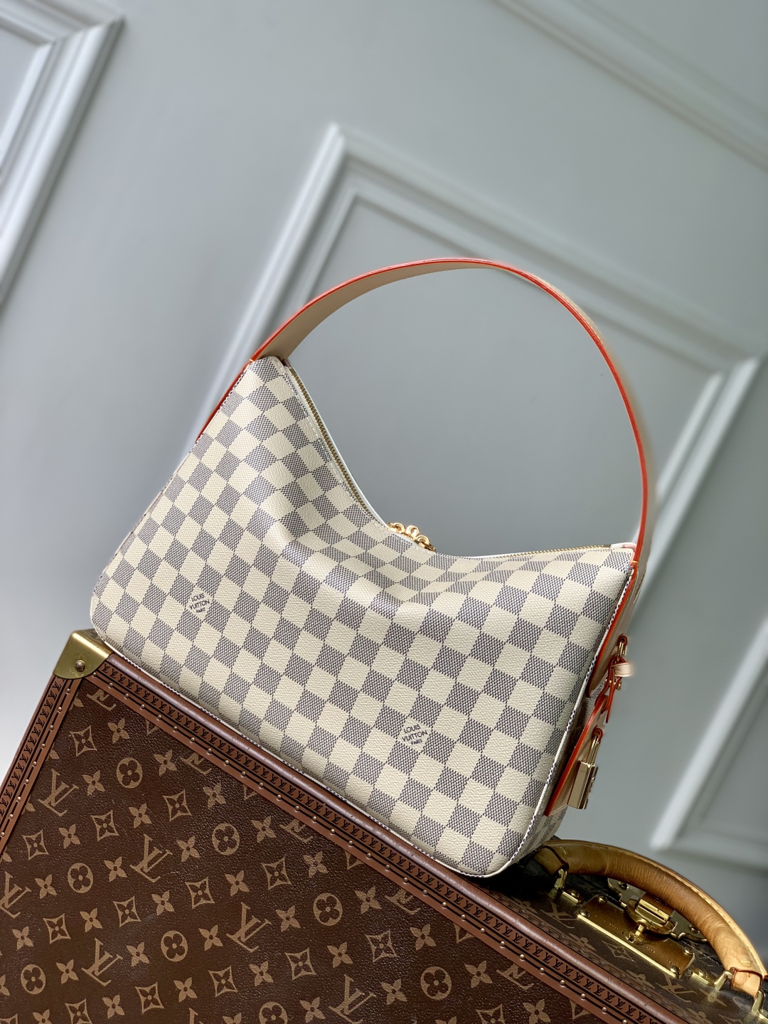 l0vis Vvtt0n slouchy bag-33 x 22 x 9cm