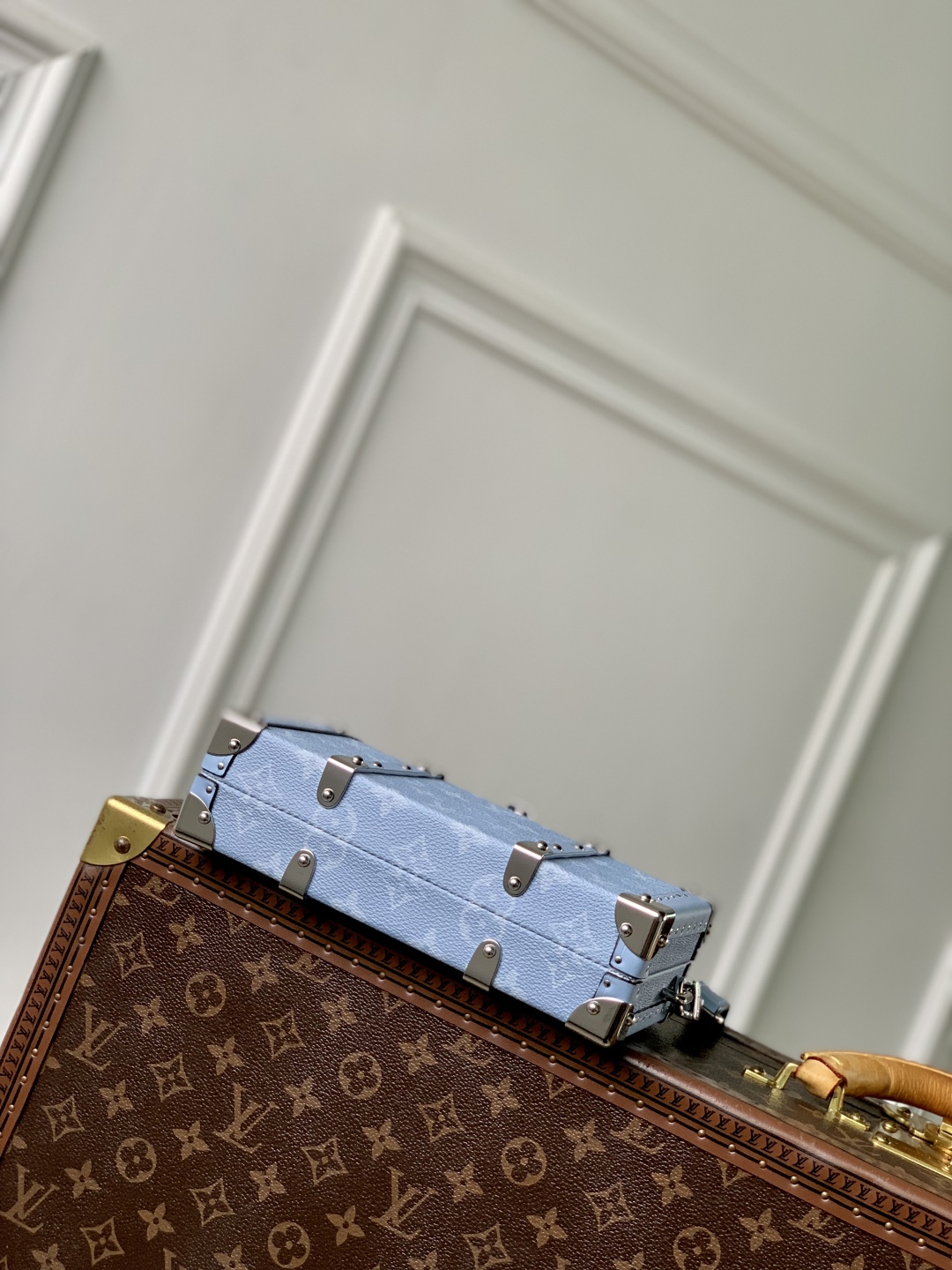 l0vis Vvtt0n wallet trunk taigarama -12.3 x 6 x 21.5cm