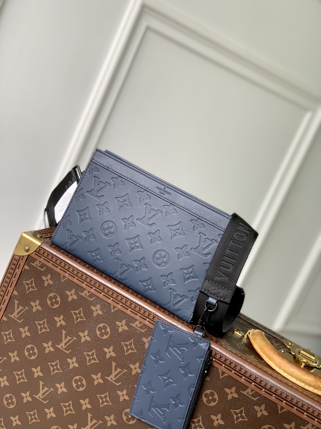 l0vis Vvtt0n m81115 gaston wearable wallet -22*14.5*4.5m