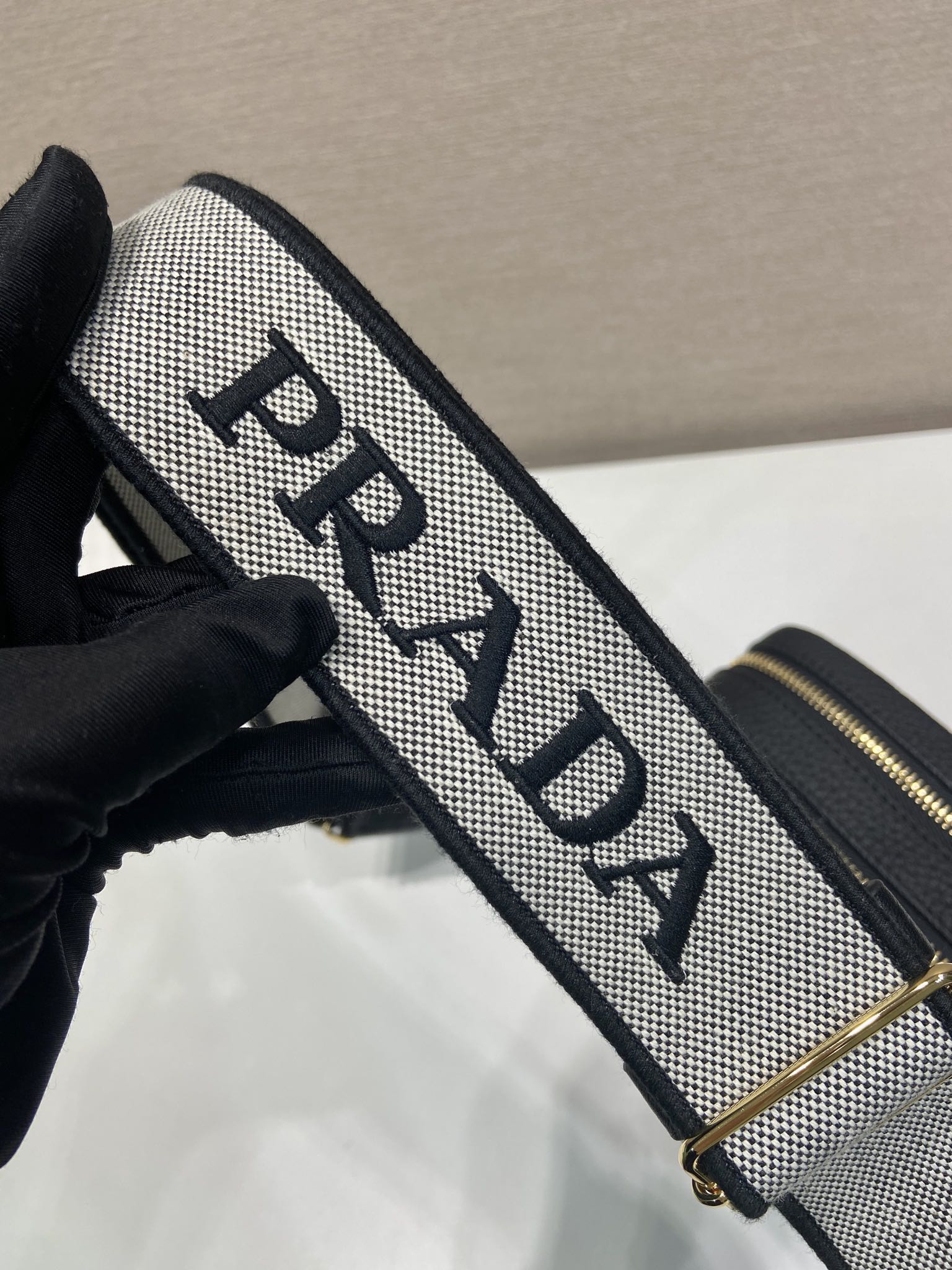 Pra*a 1bd082 messenger bag-22*14*8cm