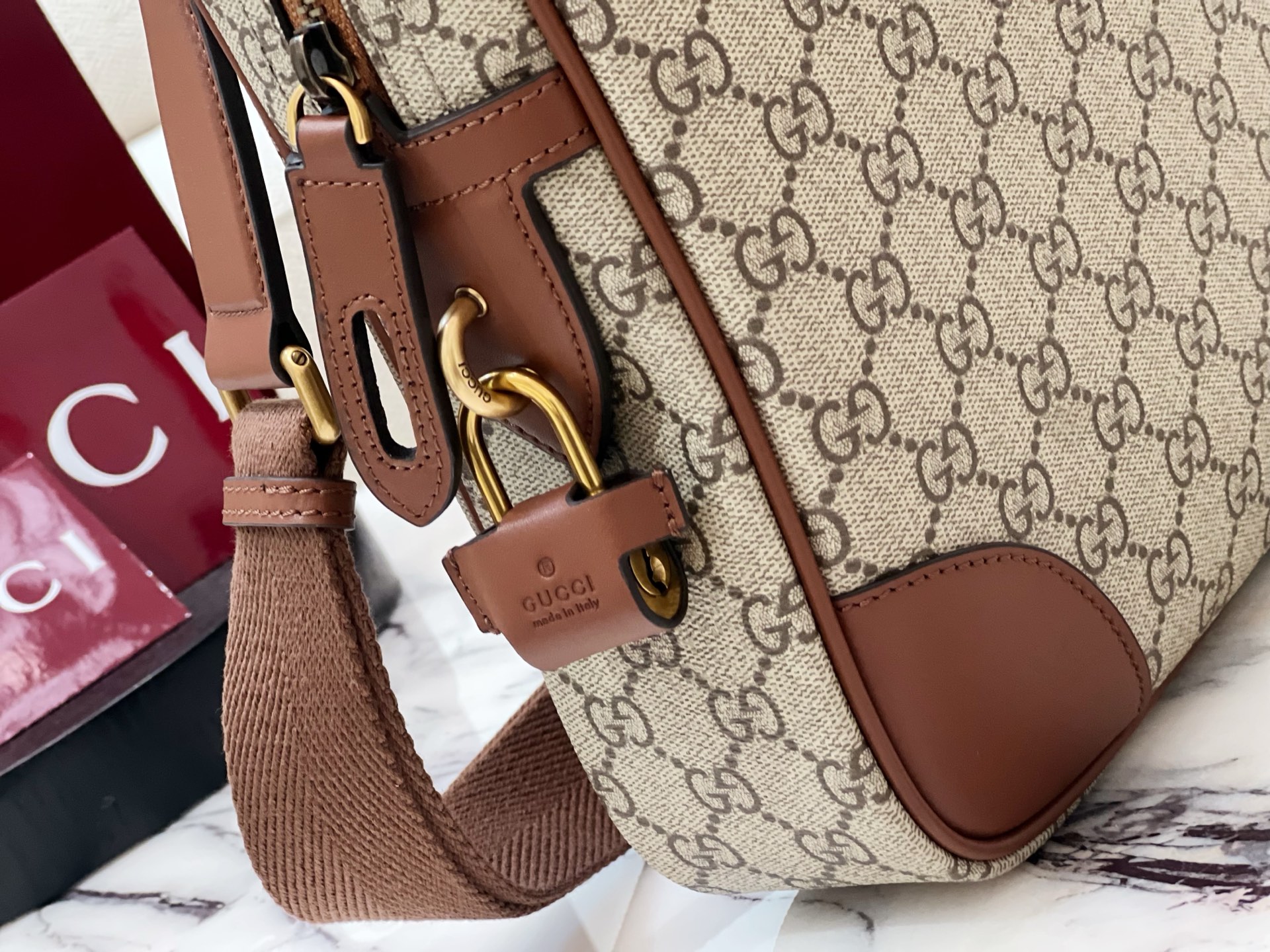 Gvc*1 gg emblem medium briefcase-40*30*6cm