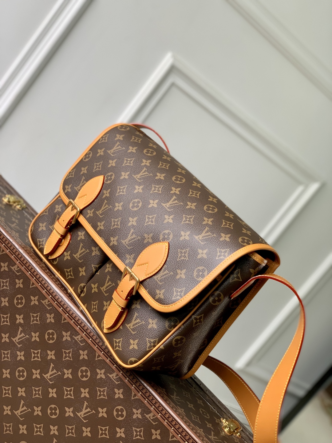 l0vis Vvtt0n satchel handbag-24 x 12 x 35.5cm