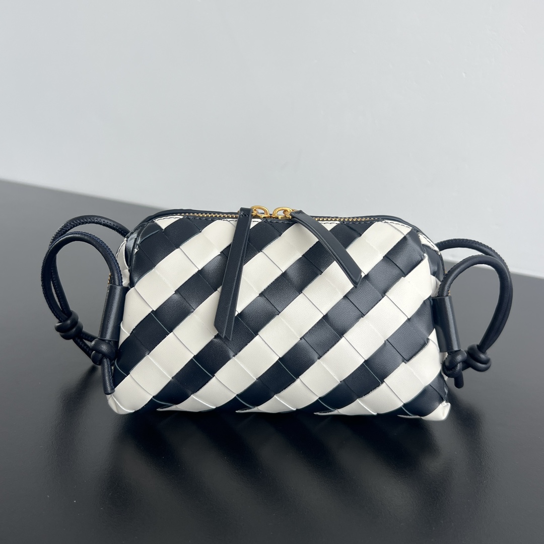 b0tt*ga Ven*ta concert striped leather pouch crossbody bag-18.5*11.5*8.5cm