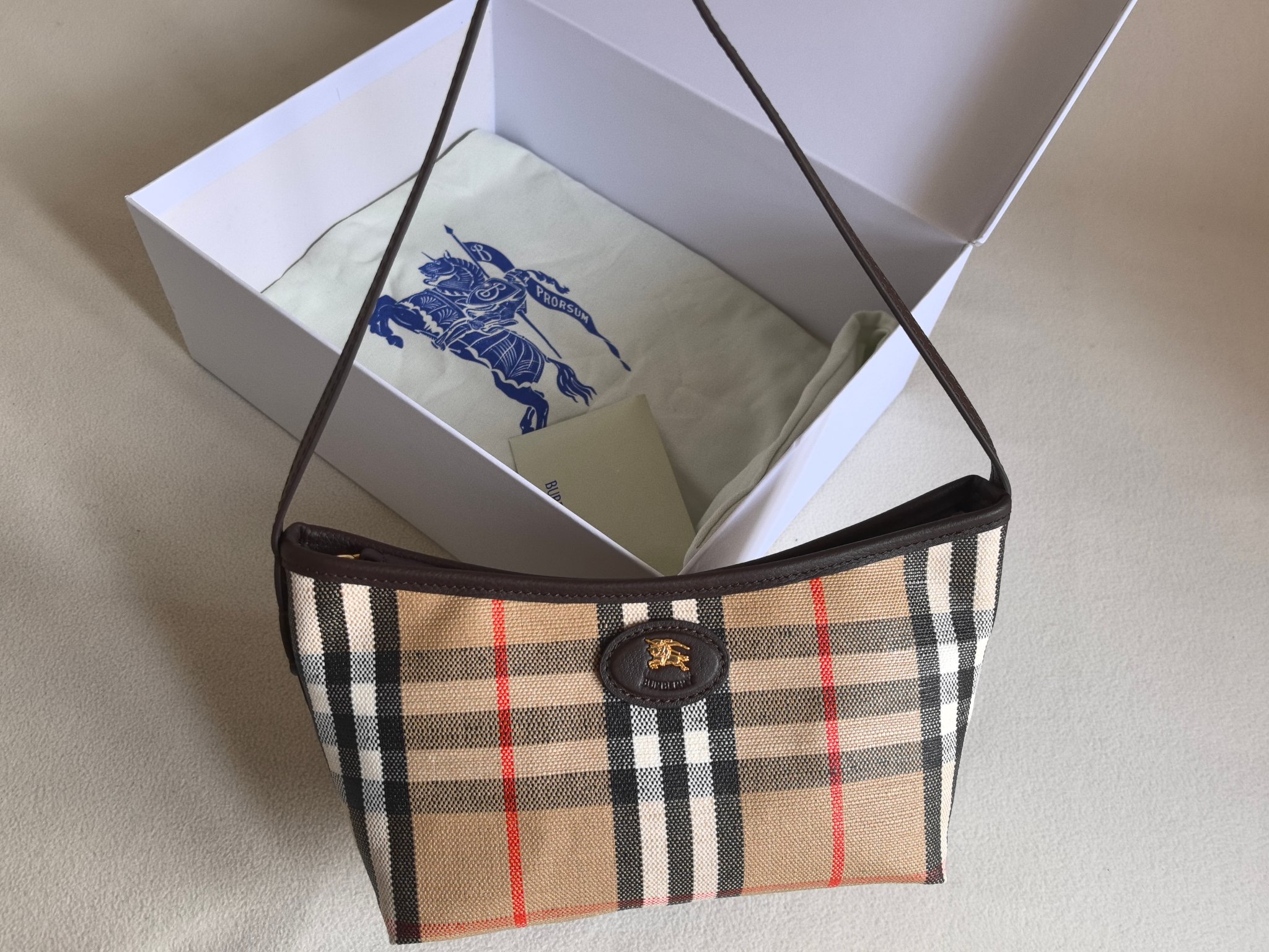 Bv*b*rry highlands mini shoulder bag-25.5✕12✕16cm