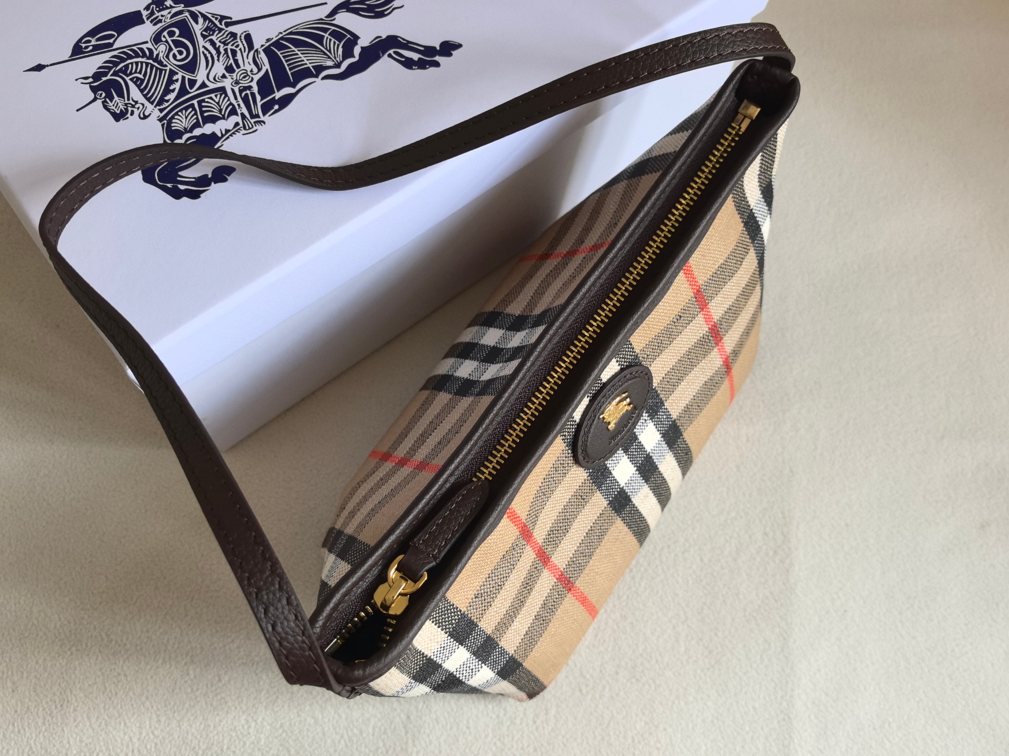 Bv*b*rry highlands mini shoulder bag-25.5✕12✕16cm