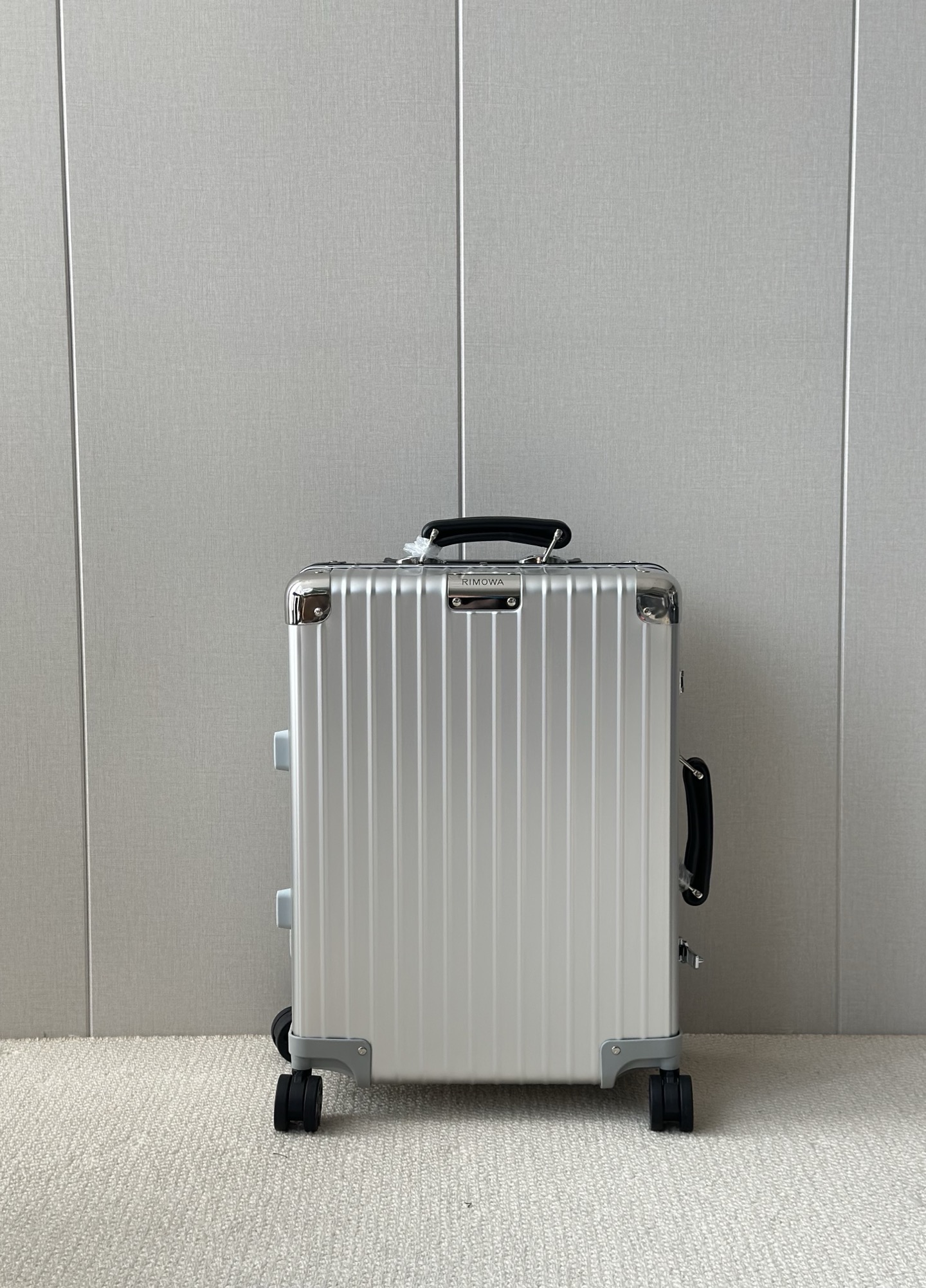 r1m0wa lU*gage-20inch(55×20×40m)