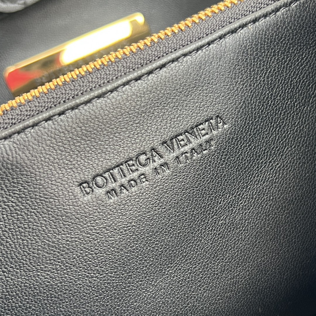 b0tt*ga Ven*ta women
