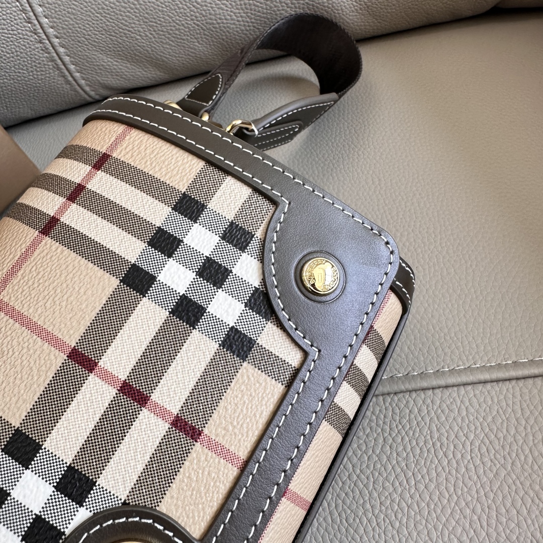 Bv*b*rry vintage bag-25 x 8.5 x 18cm