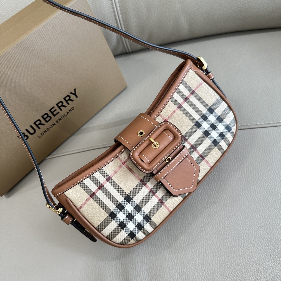 Bv*b*rry vintage bag-26 x 6 x 12cm