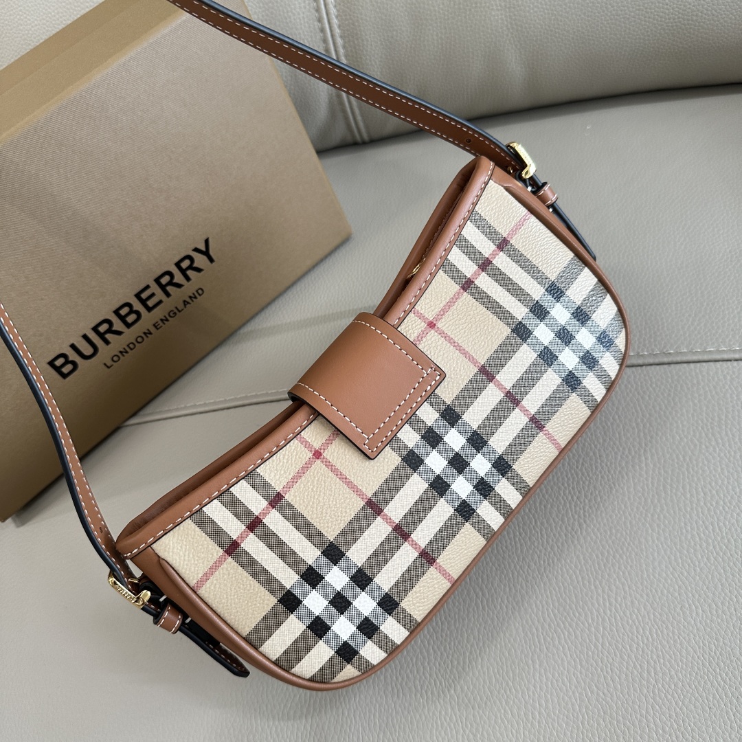 Bv*b*rry vintage bag-26 x 6 x 12cm