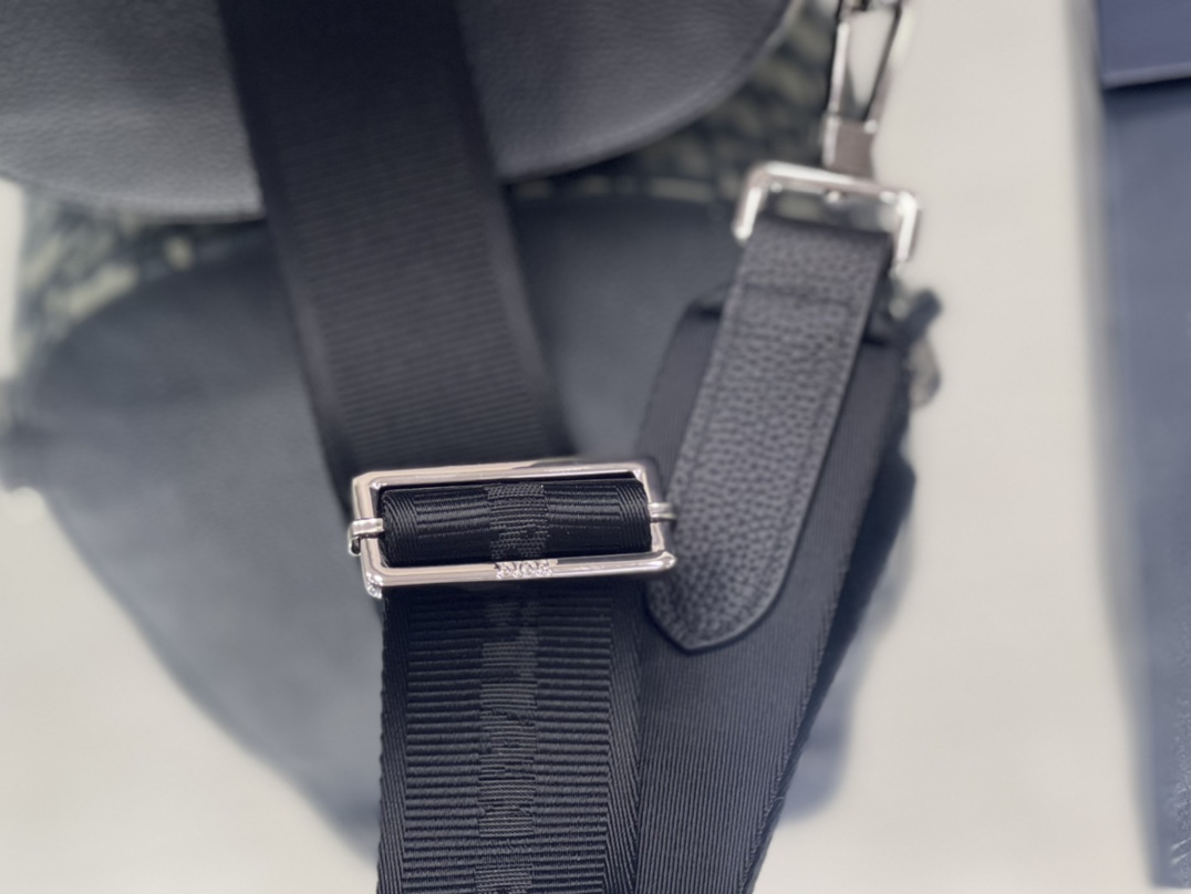 Diro Gallop Sling Bag Black Grained Calfskin-19*27.5*11.5CM