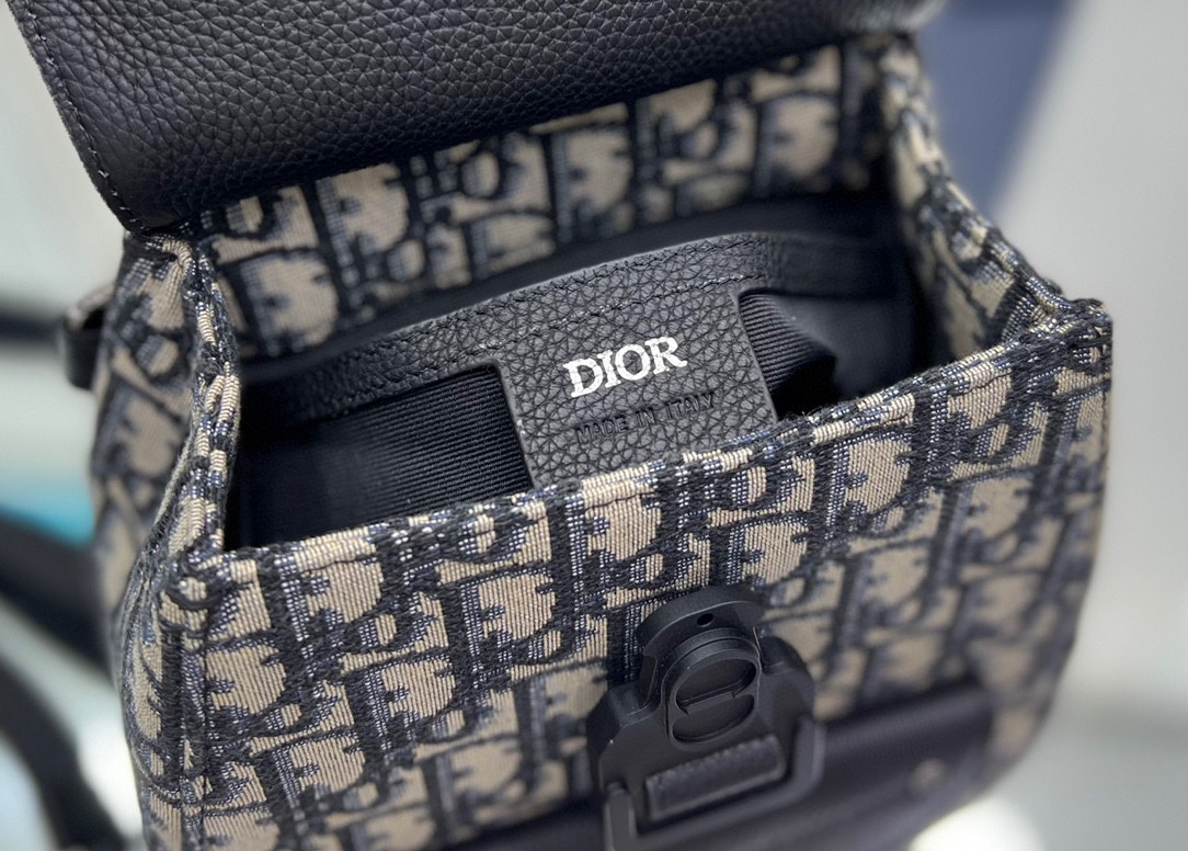 Diro Gallop Sling Bag Black Grained Calfskin-19*27.5*11.5CM