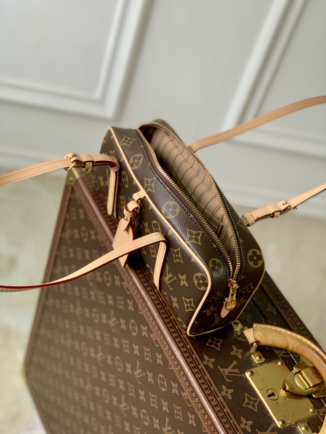 l0vis Vvtt0n hang on monogram handbag-m47031-11.5 x 6.5 x 26 cm